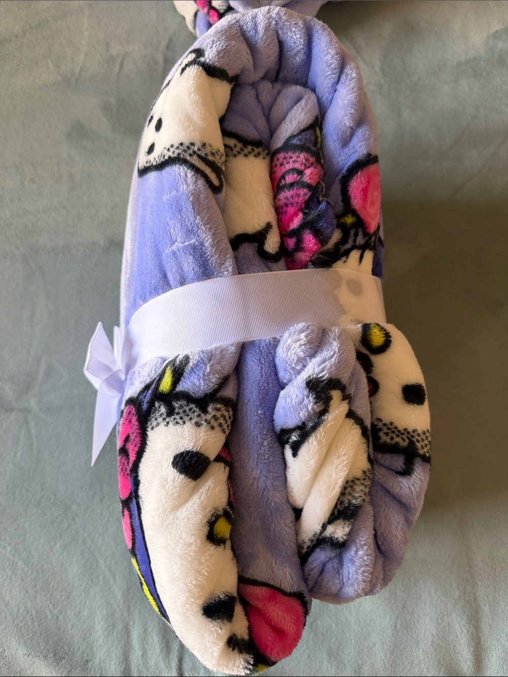 Hello Kitty Halloween Plush Throw - Lavender, Pink & White - Picture 9 of 9